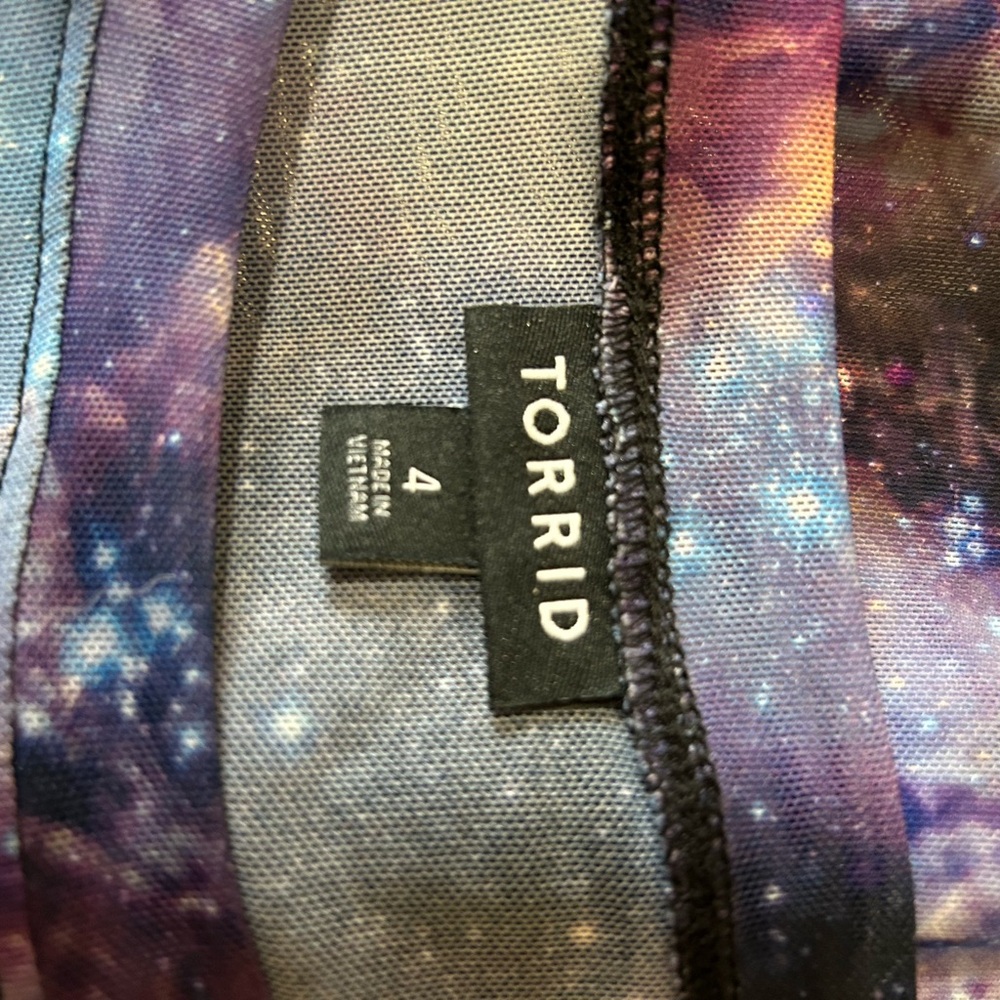 Torrid Blue Purple 3/4 Sleeve Relaxed Tee - Picture 3 of 3